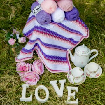 Mood Blanket - Love Edition in Emu Classic DK 1077 Yarn Pack&Pattern  8x100g